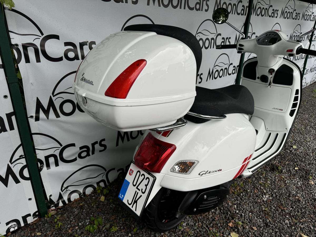 Piaggio Vespa 250cc, scooters / mopeds