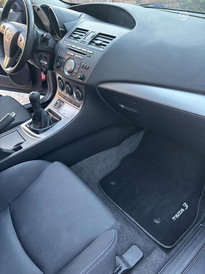 Mazda 3, 1.6 l., hatchback