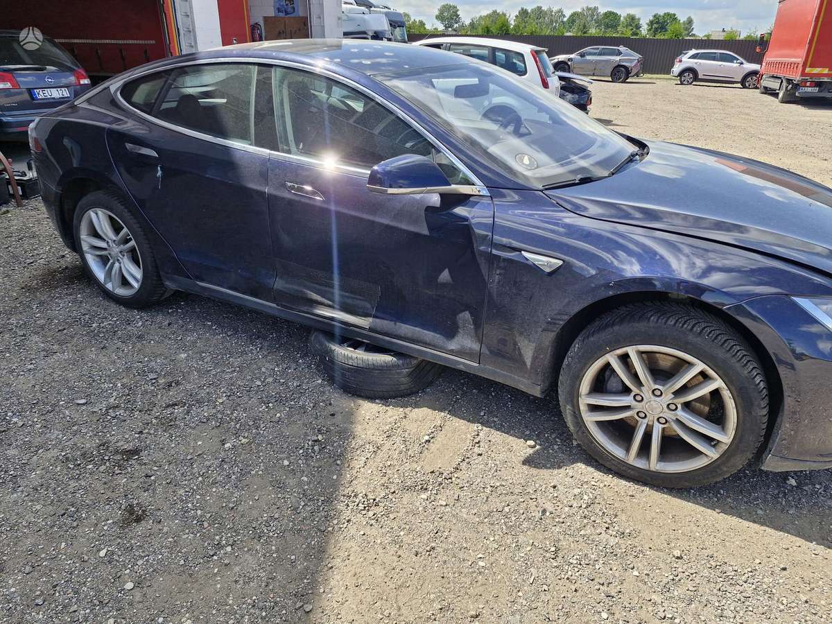 Tesla Model S, sedans