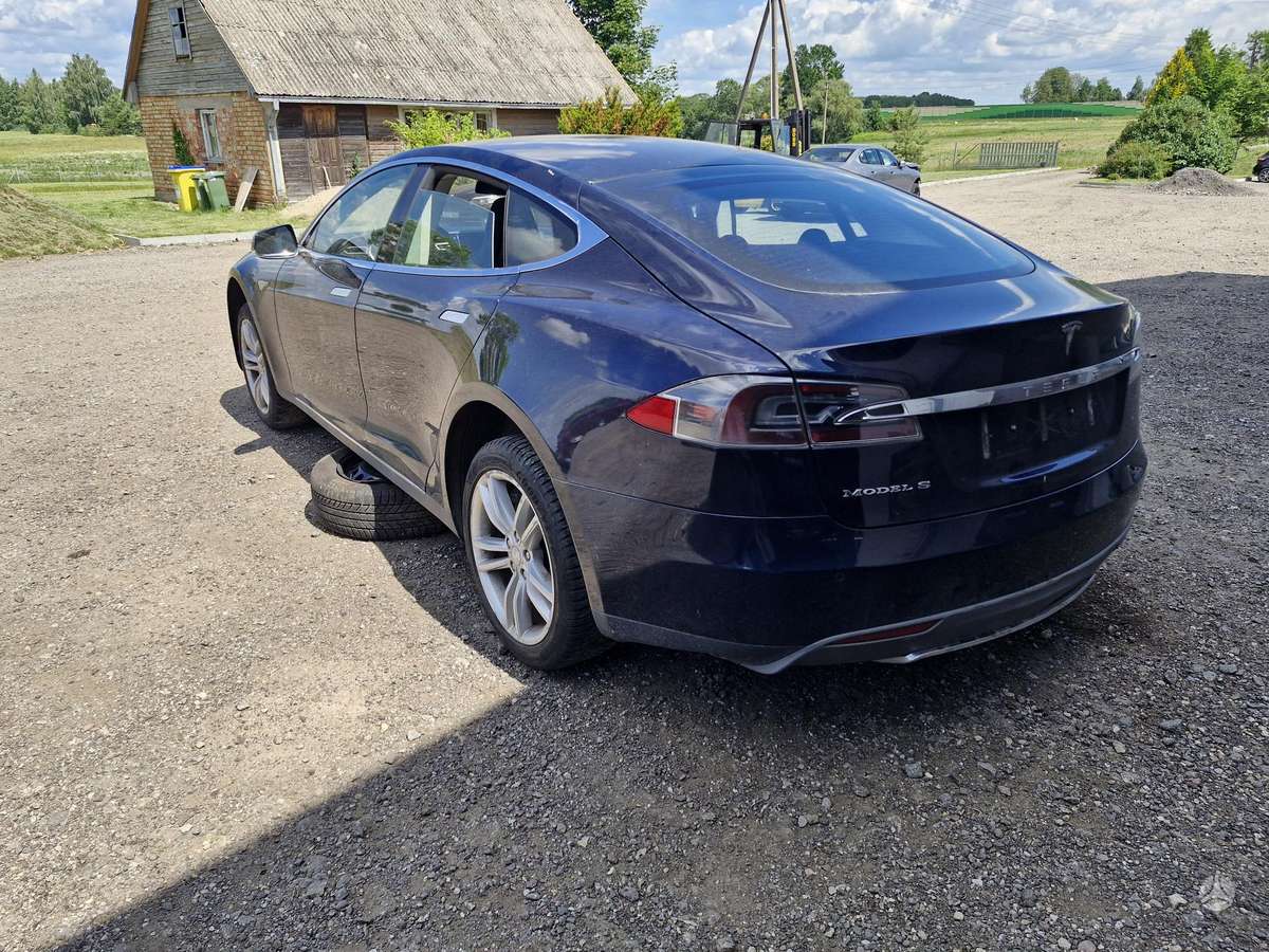 Tesla Model S, sedans