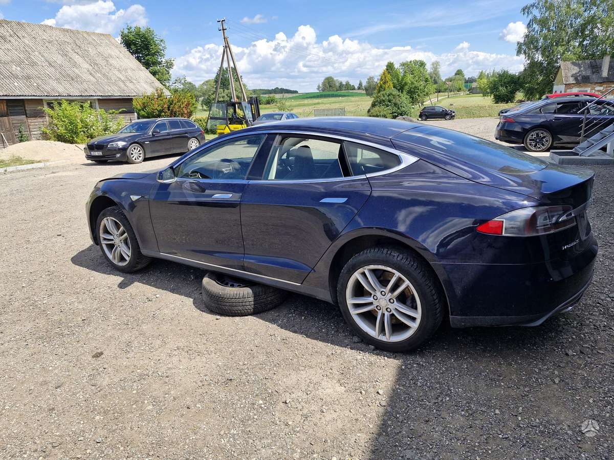 Tesla Model S, sedans