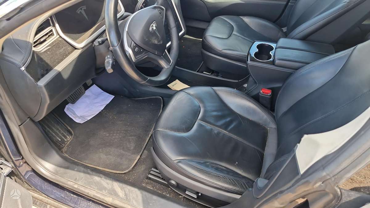 Tesla Model S, sedans