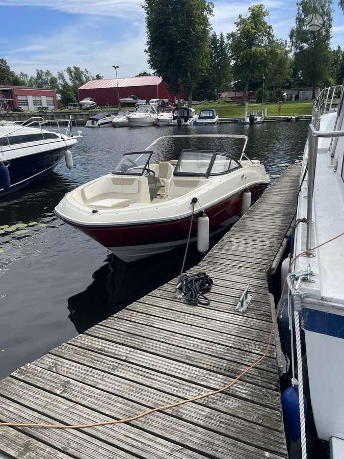 Bayliner VR5, yachts / cruisers
