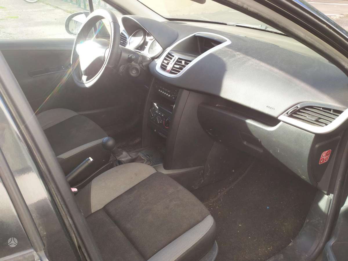 Peugeot 207 - 11