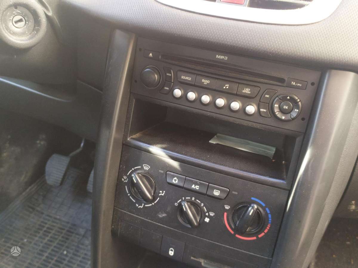 Peugeot 207 - 12