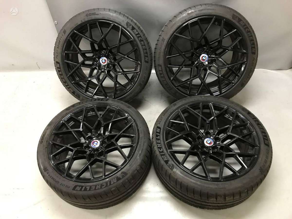 BMW M8 body parts