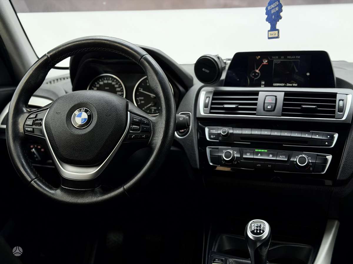 BMW 118, 2.0 l., hatchback