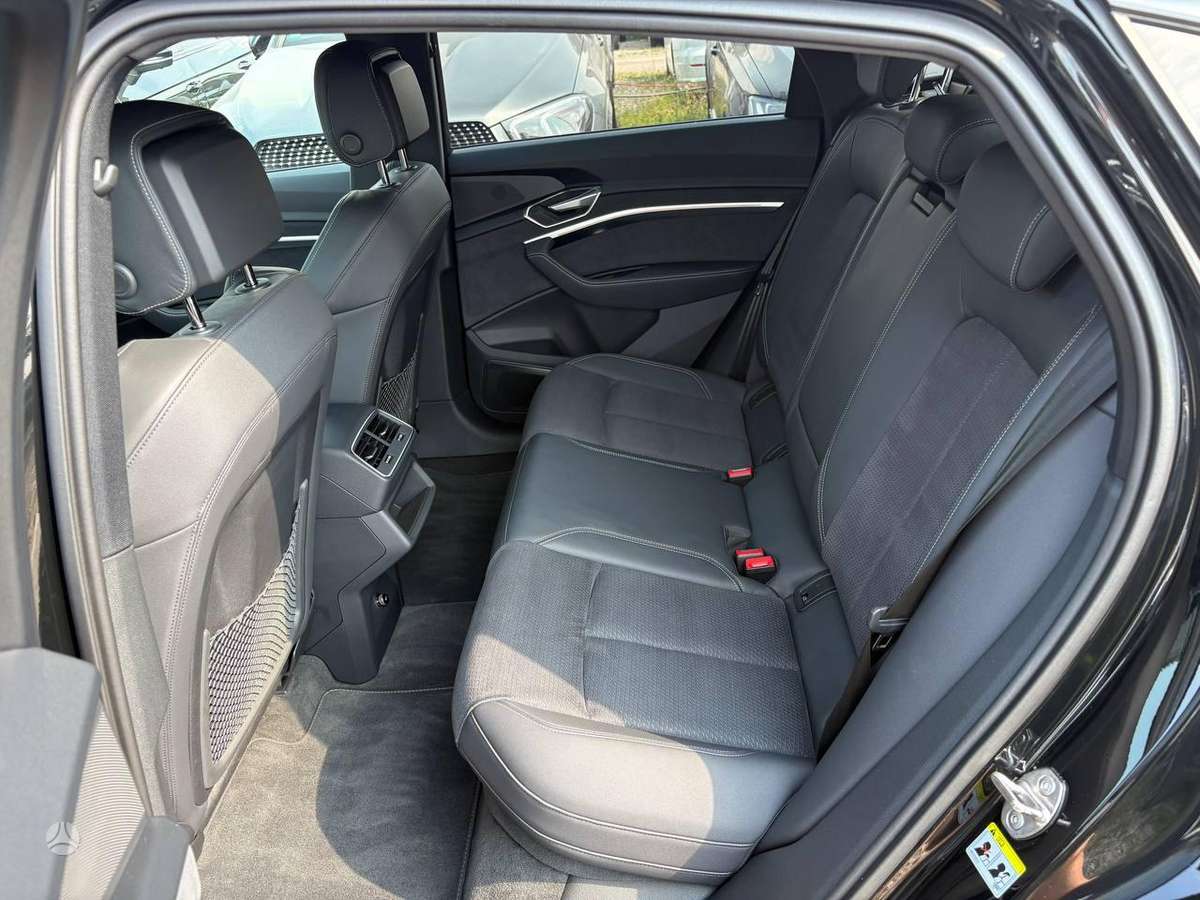 Audi e-tron S, 95 kWh, off-road / crossover