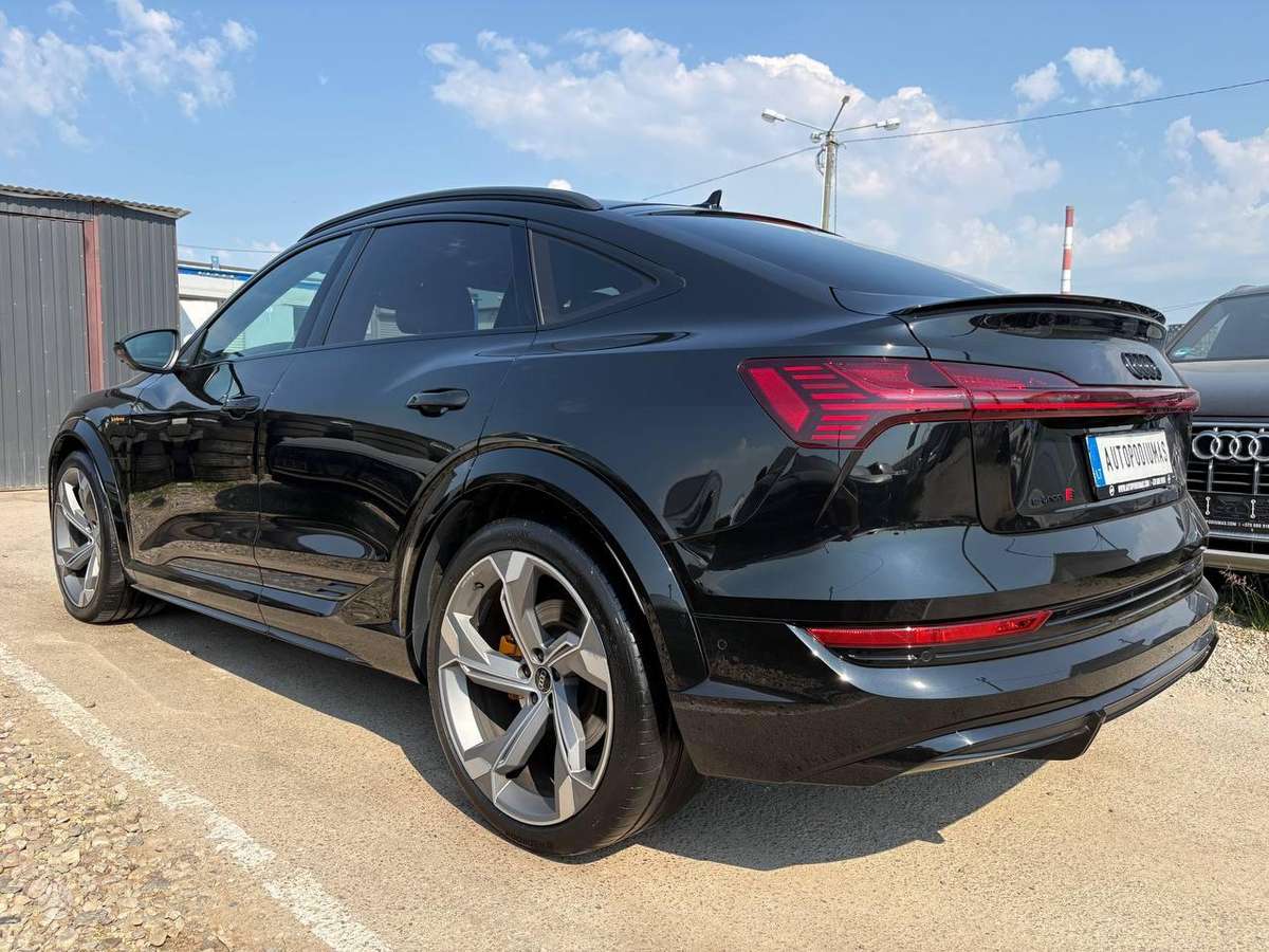 Audi e-tron S, 95 kWh, off-road / crossover
