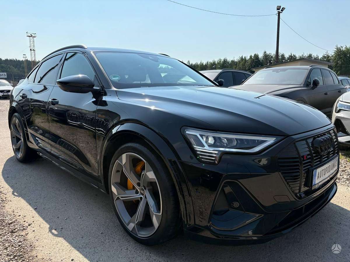 Audi e-tron S, 95 kWh, off-road / crossover