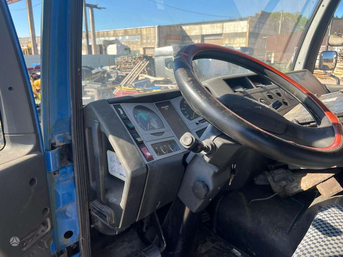 MAN LE 10.180, trucks