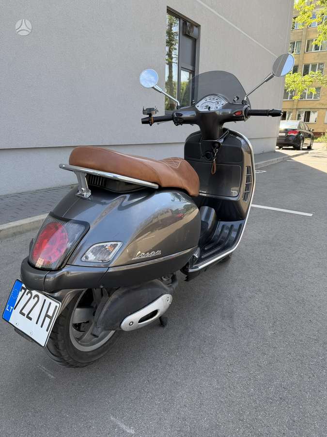Piaggio Vespa 125cc, scooters / mopeds