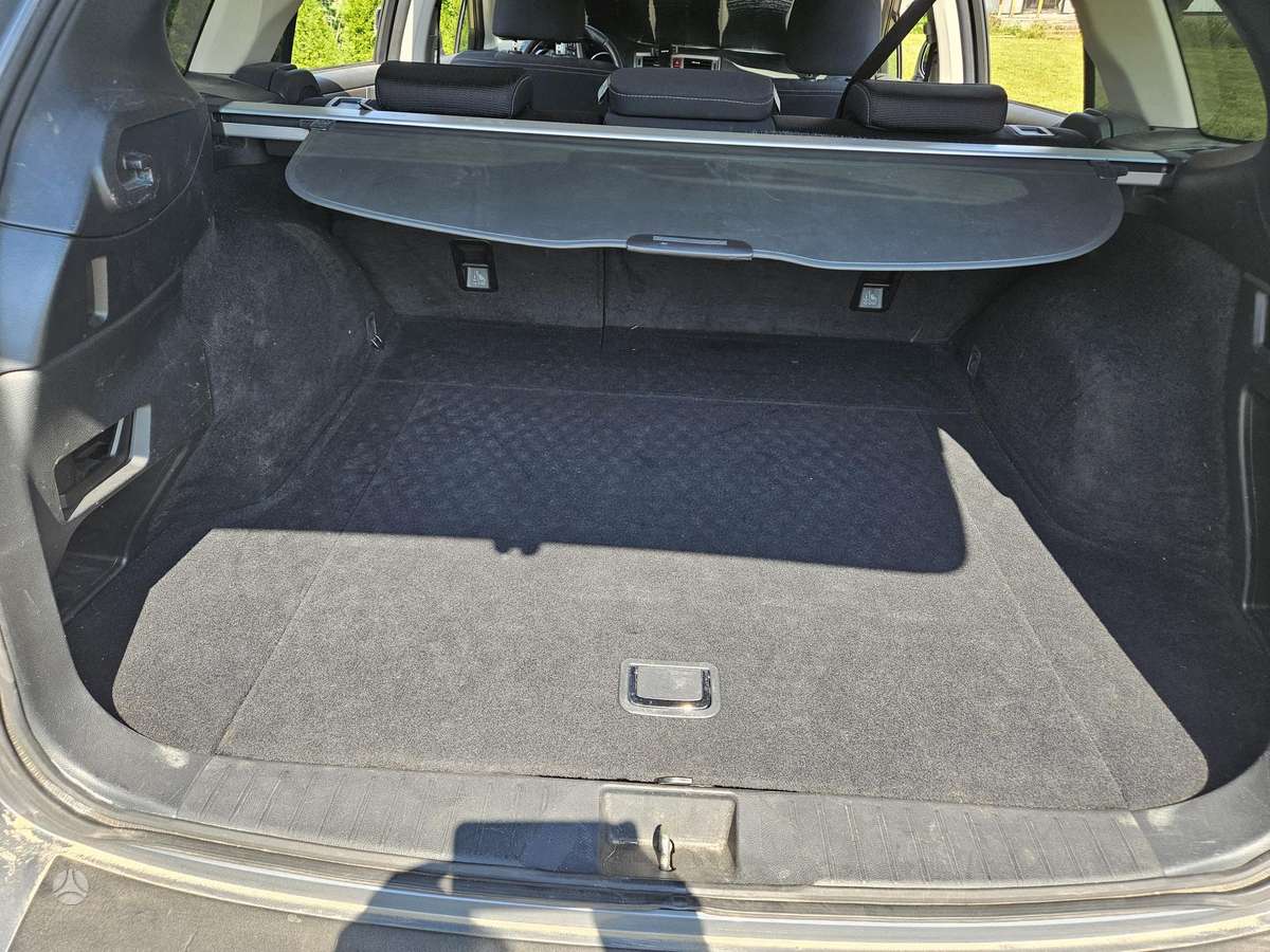 Subaru Outback, universalas