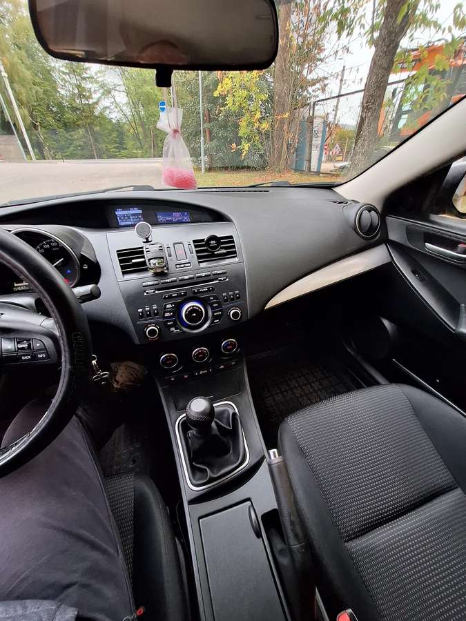 Mazda 3, 1.6 l., Седан