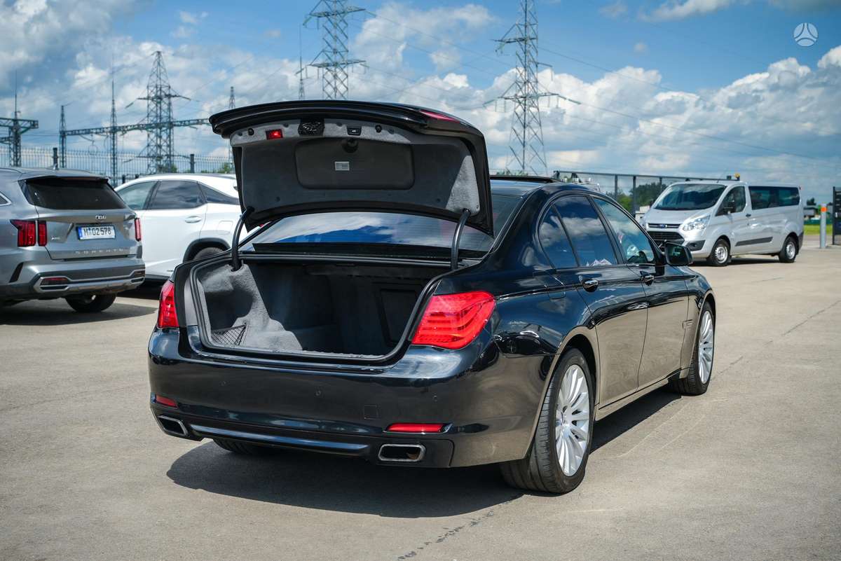BMW 740, 3.0 l., Седан