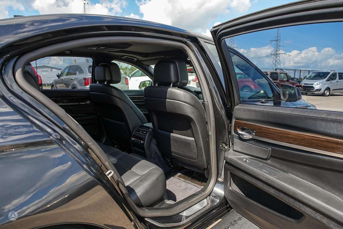 BMW 740, 3.0 l., Седан