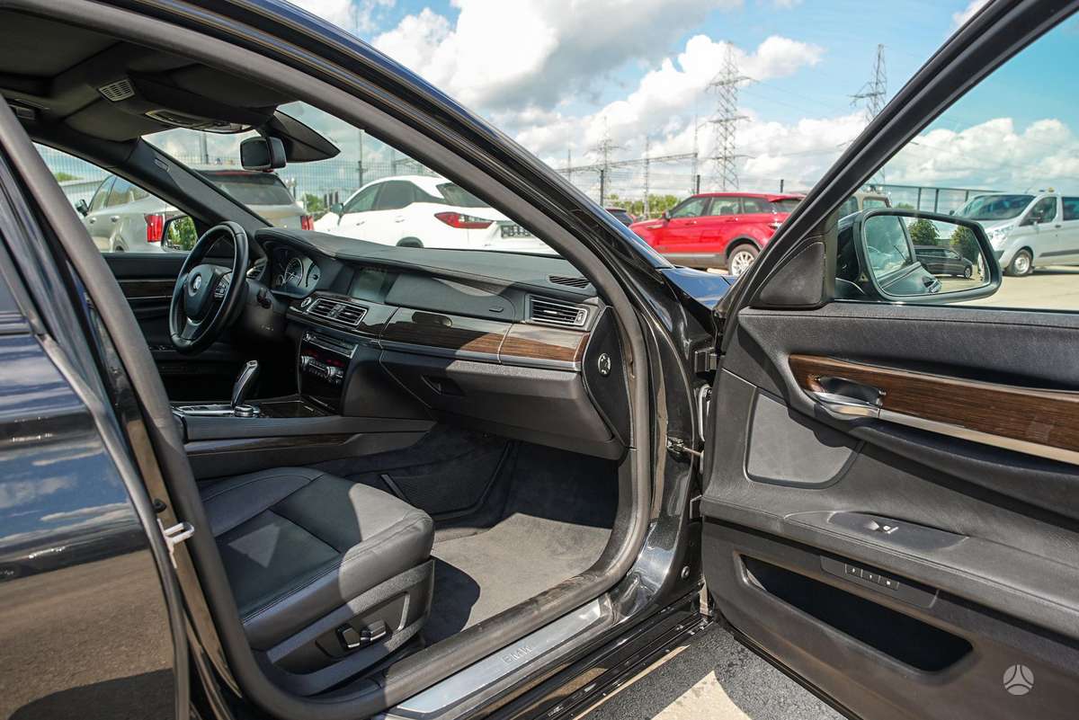 BMW 740, 3.0 l., Седан