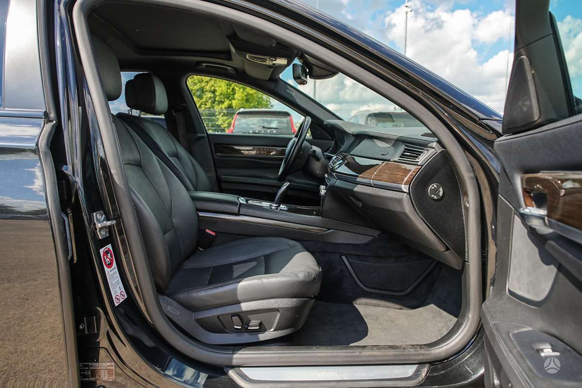 BMW 740, 3.0 l., Седан