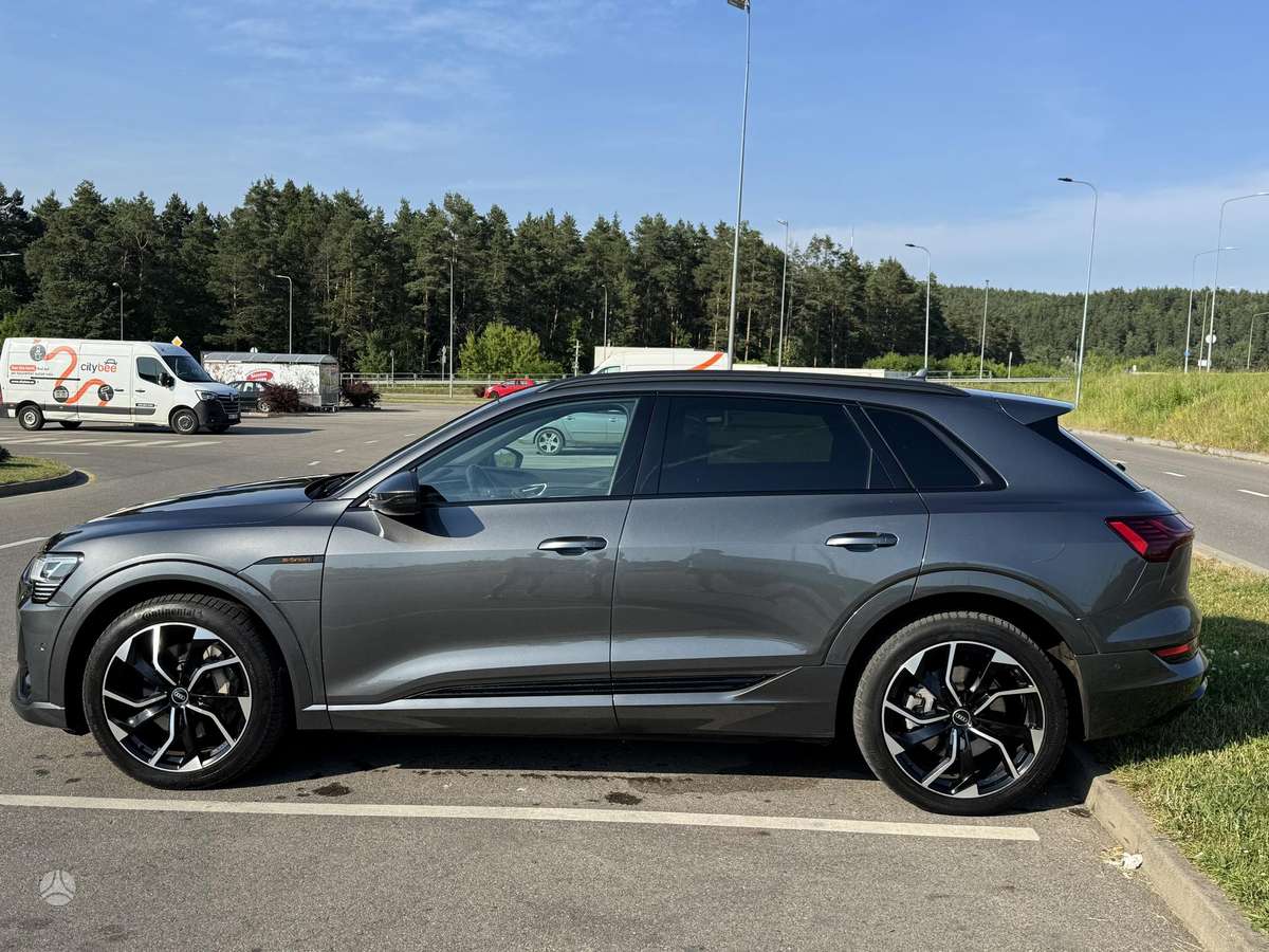 Audi e-tron, 95 kWh, off-road / crossover