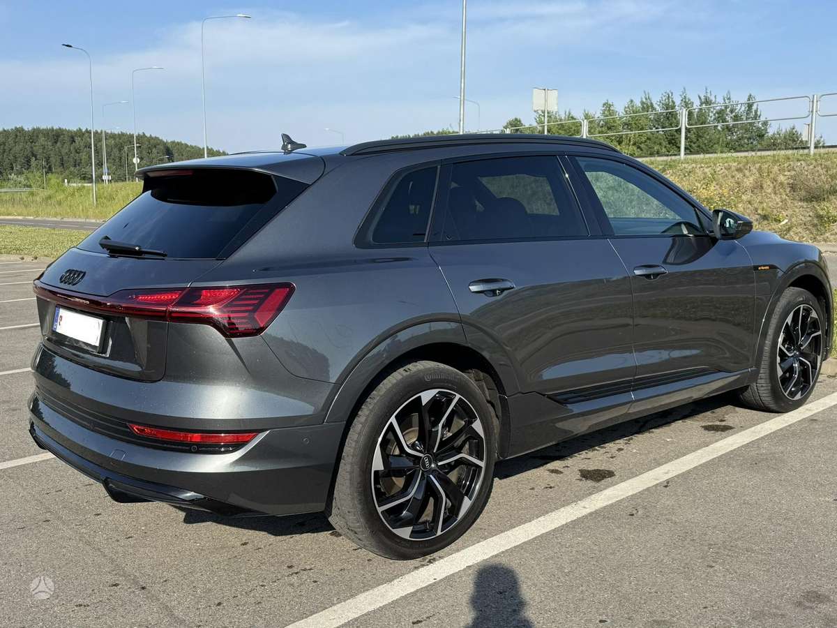 Audi e-tron, 95 kWh, off-road / crossover