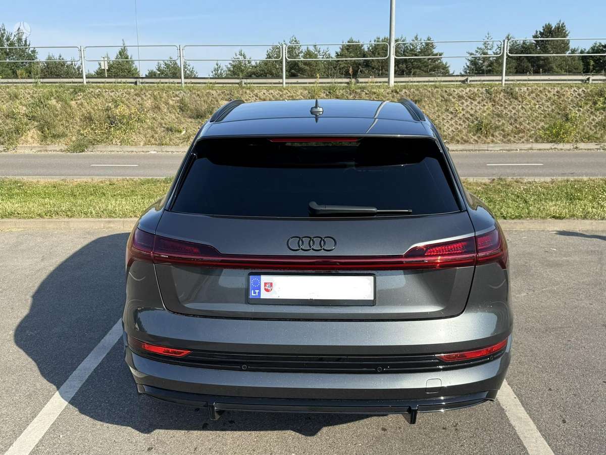 Audi e-tron, 95 kWh, off-road / crossover