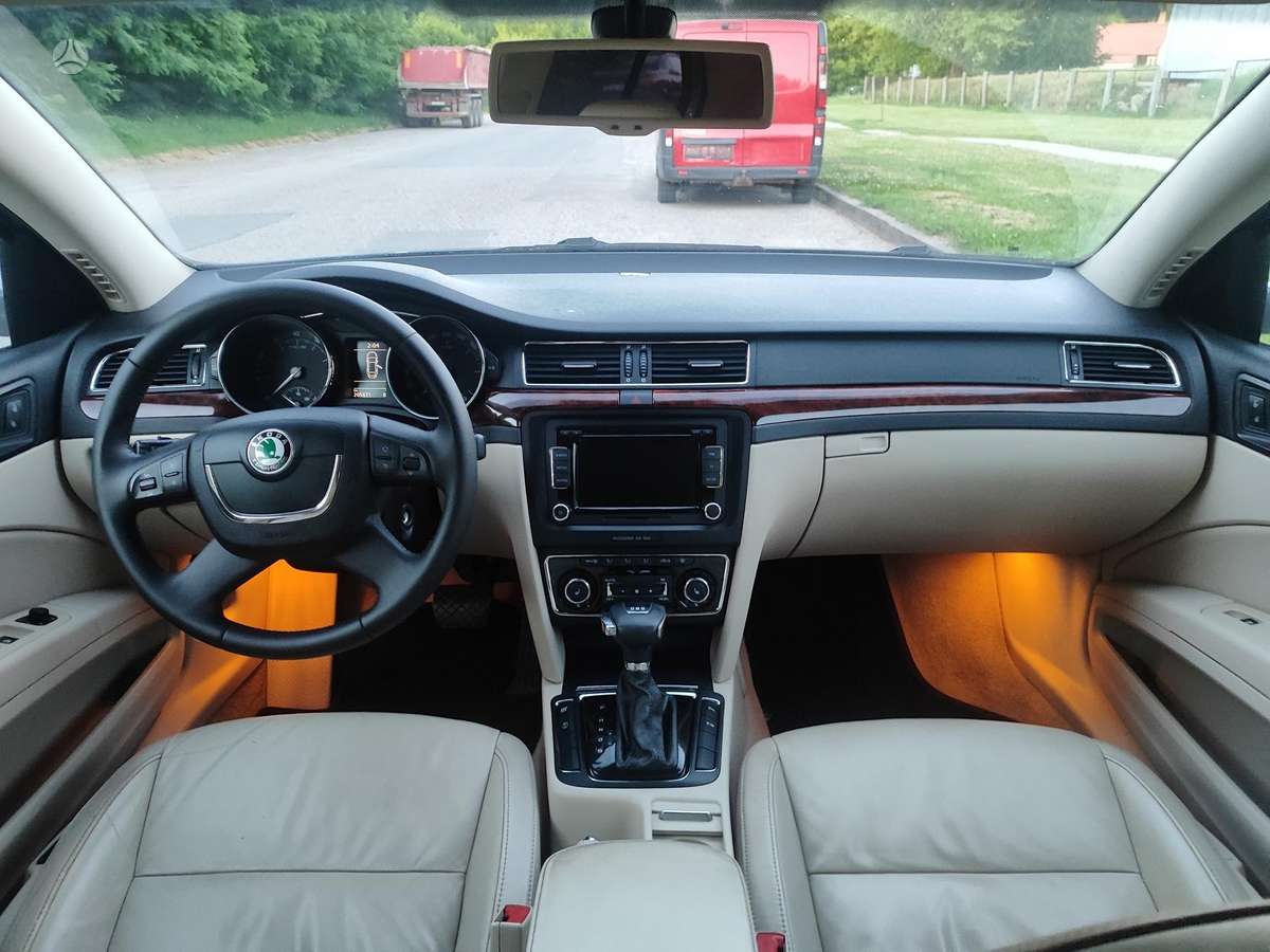 Skoda Superb, 1.8 l., hatchback