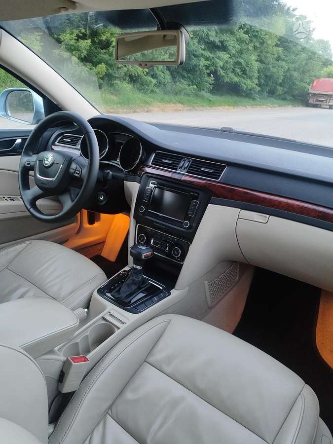 Skoda Superb, 1.8 l., hatchback