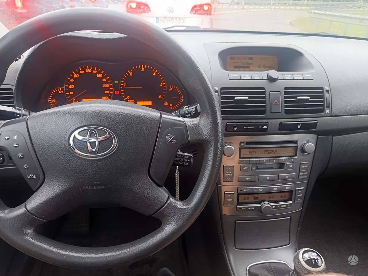 Toyota Avensis - 5