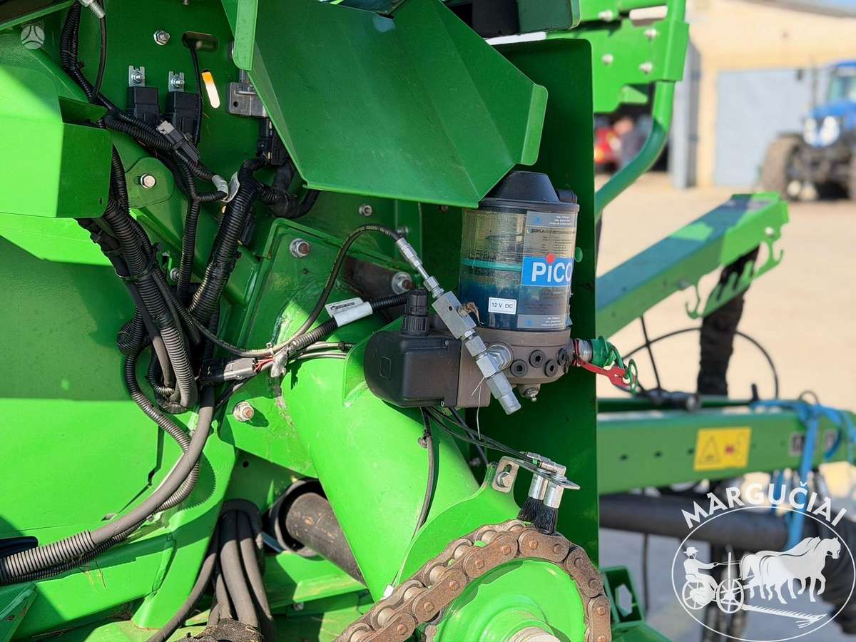 John Deere C441R, balers