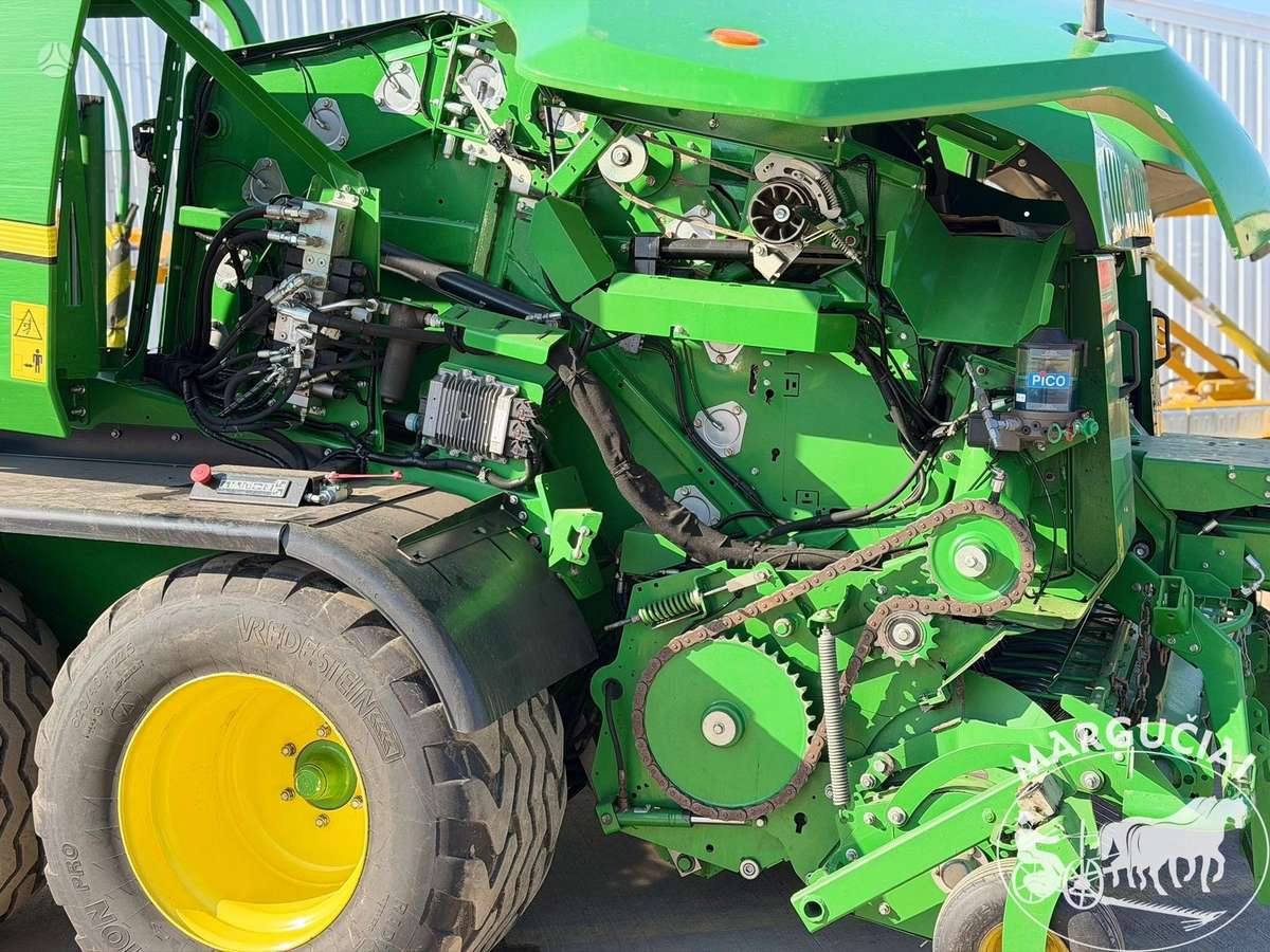John Deere C441R, balers