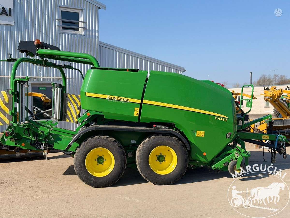 John Deere C441R, balers