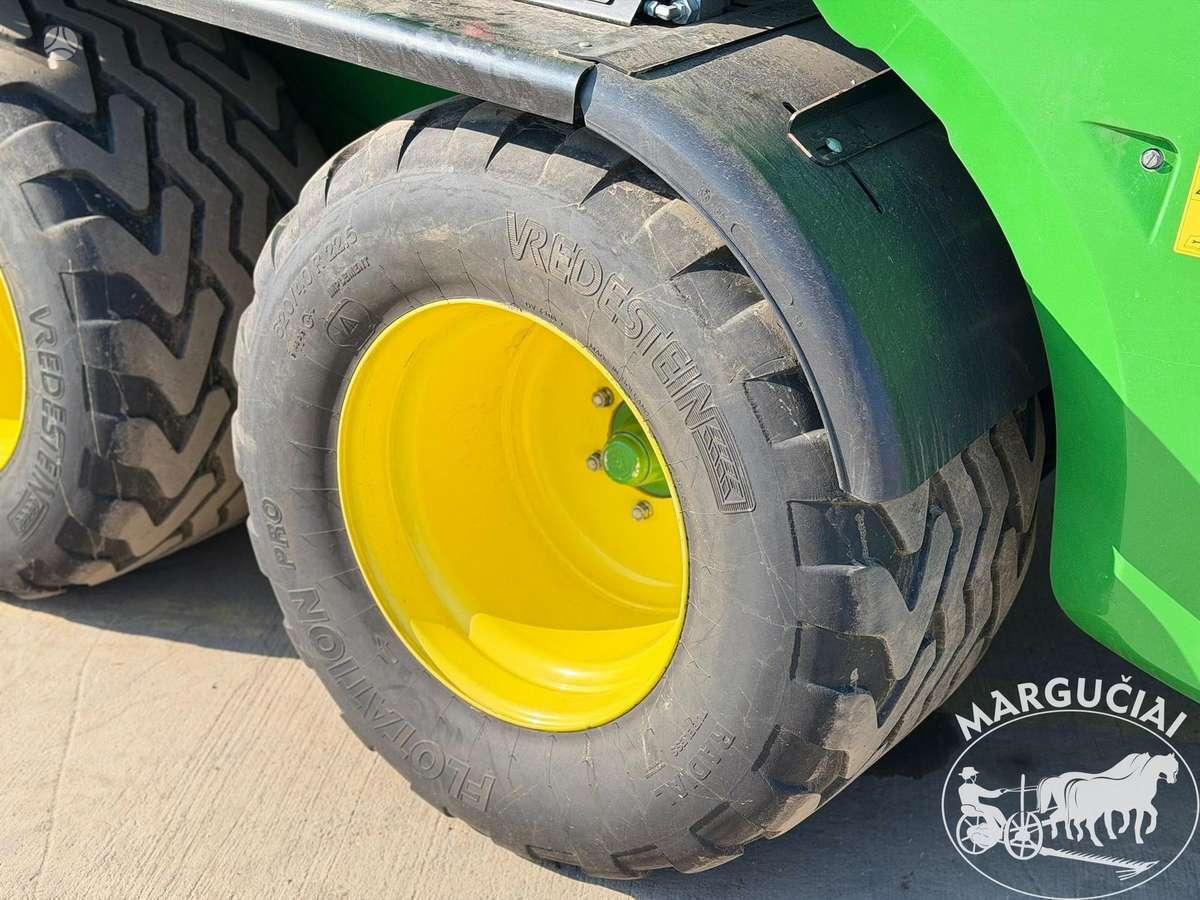 John Deere C441R, balers