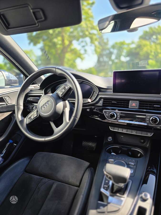 Audi A4, 2.0 l., Седан