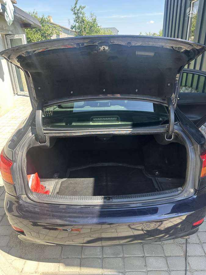 Lexus IS 220, 2.2 l., Седан
