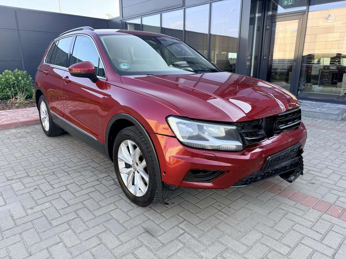 Volkswagen Tiguan - 1