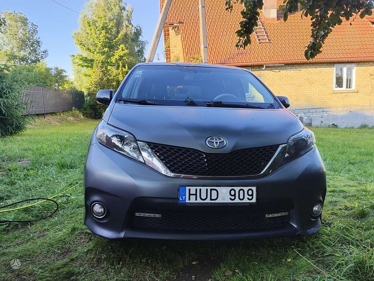 Toyota Sienna - 5