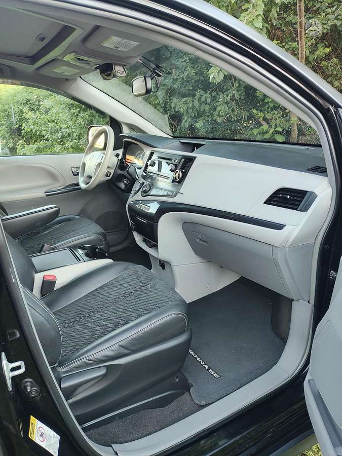 Toyota Sienna - 6
