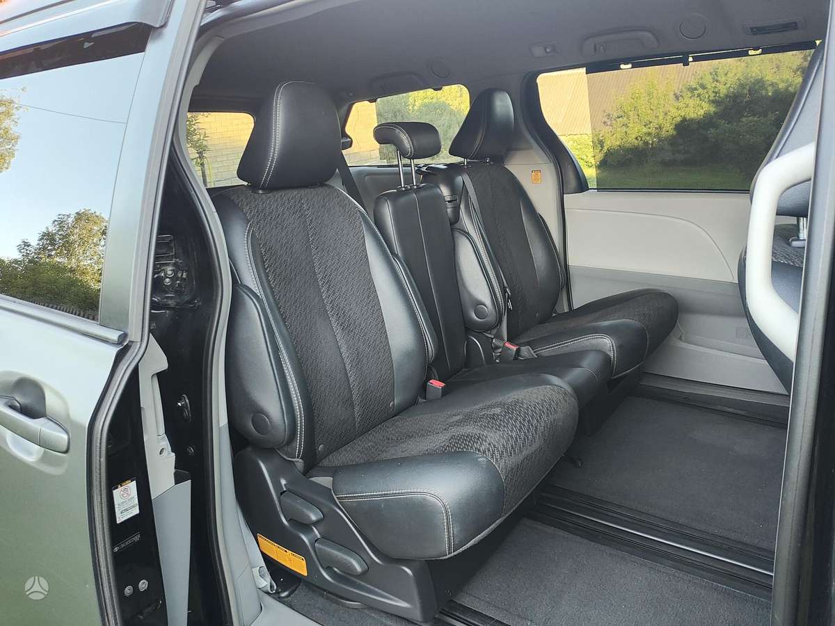 Toyota Sienna - 8