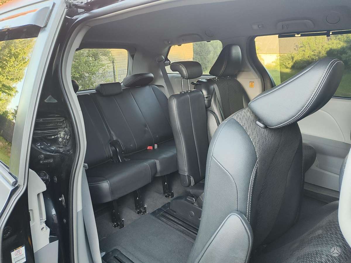 Toyota Sienna - 9