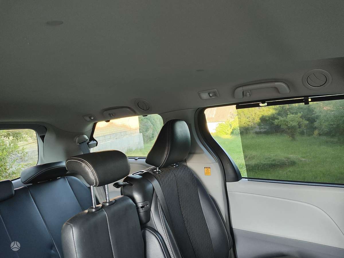 Toyota Sienna - 11