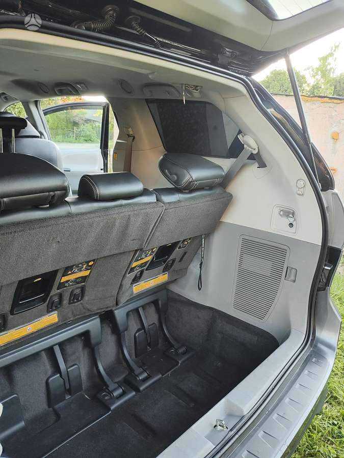 Toyota Sienna - 12