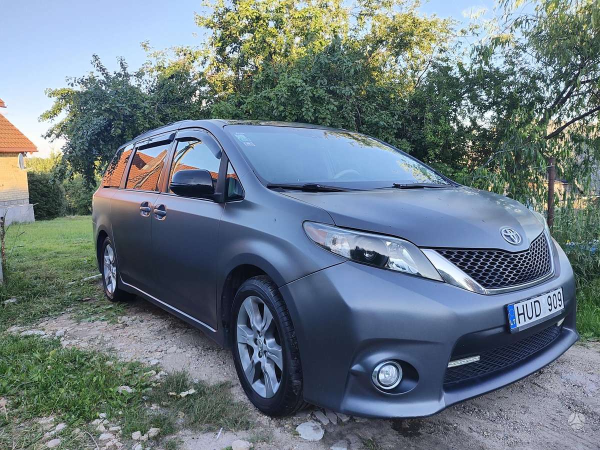 Toyota Sienna - 1
