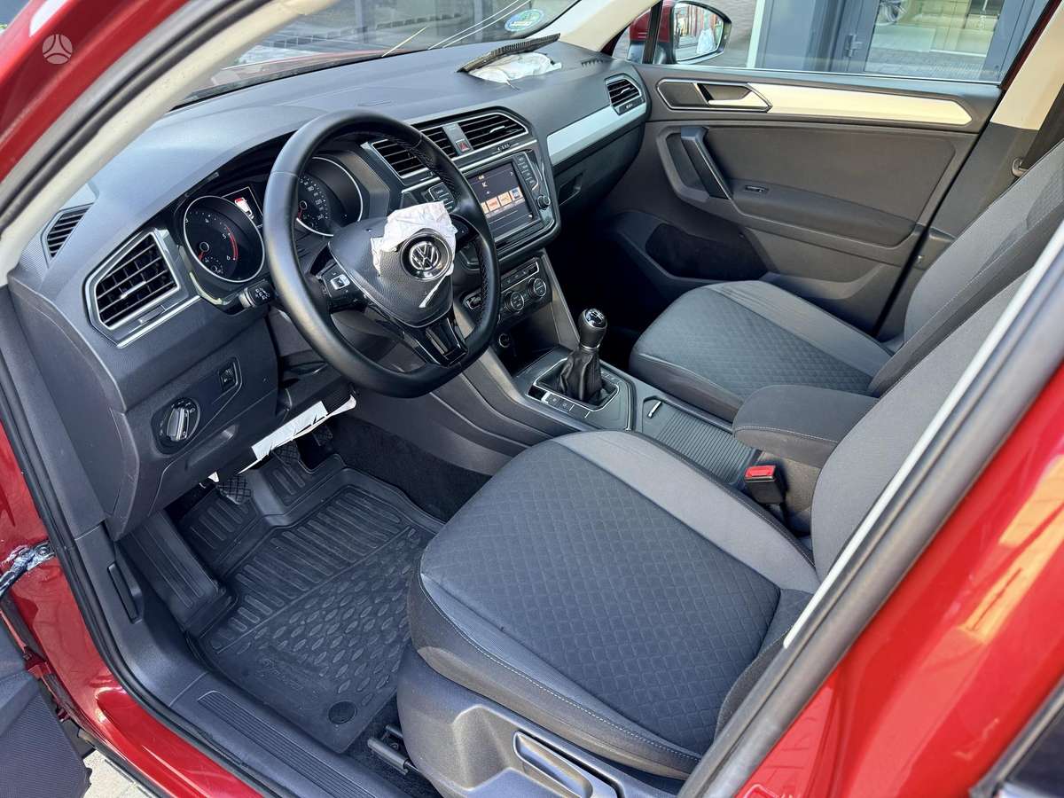 Volkswagen Tiguan - 11