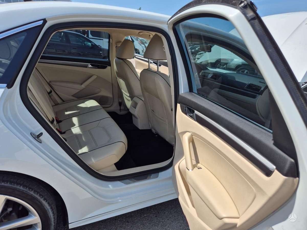 Volkswagen Passat - 9