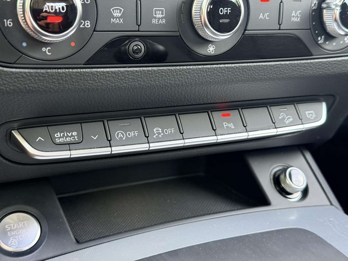 Audi Q5, 2.0 l., Внедорожник / Кроссовер