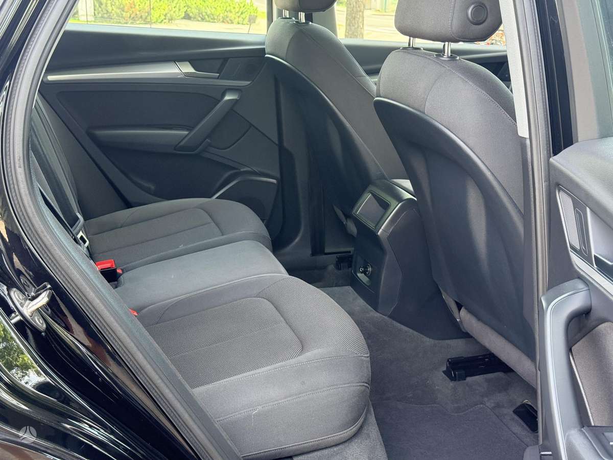 Audi Q5, 2.0 l., off-road / crossover