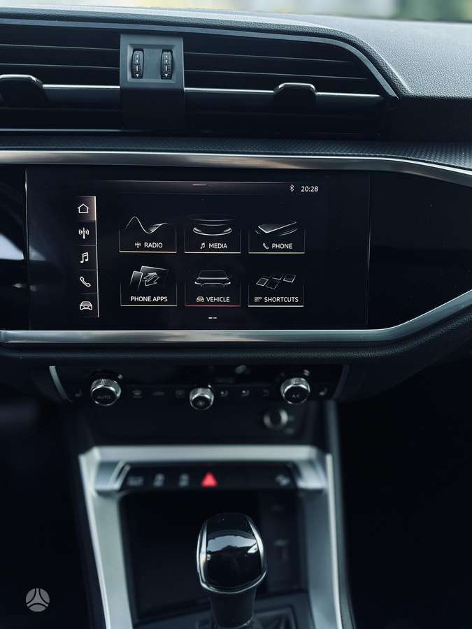 Audi Q3, 2.0 l., Хэтчбек