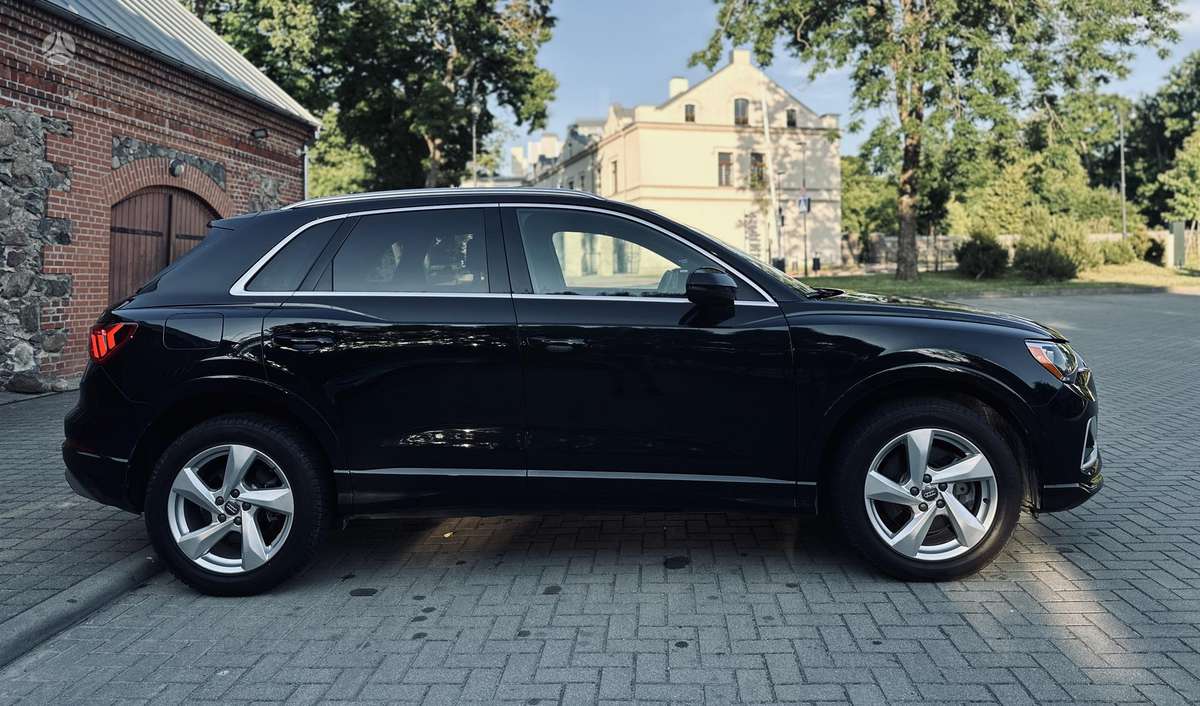 Audi Q3, 2.0 l., Хэтчбек