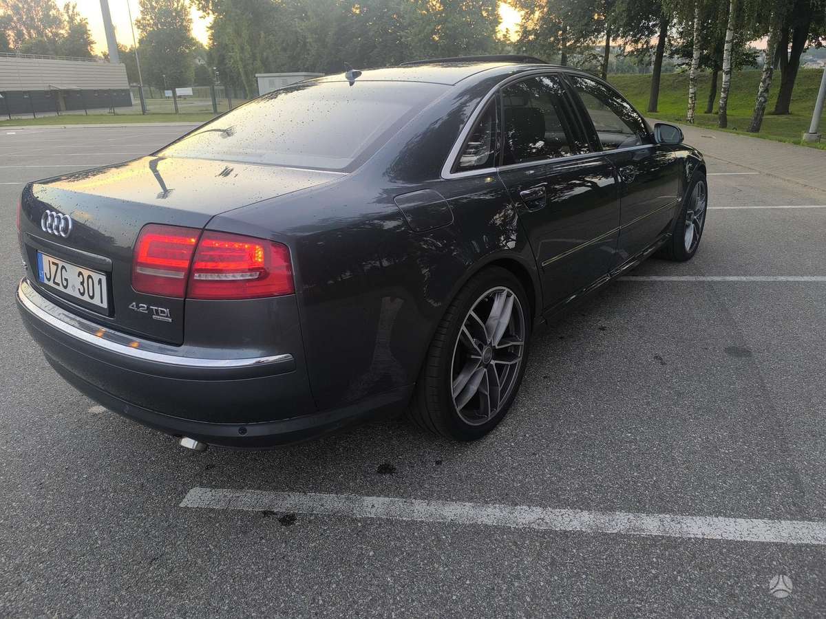 Audi A8, 4.1 l., Седан