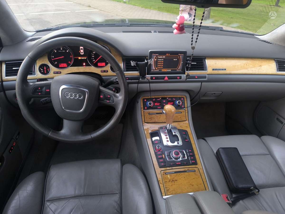 Audi A8, 4.1 l., Седан